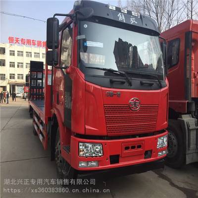 东风前四后八平板拖车工厂价解析 从挖掘机拖板车到汽车拖车